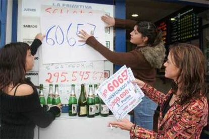 Primer premio de la Lotería del Niño en la Administración de Las Torres de Cotilla.