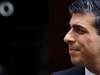 Fotomontaje ante la entrada de Downing Street con el ex primer ministro, Boris Johnson, y el exministro de Economía, Rishi Sunak, que podrían acabar disputando el liderazgo del Partido Conservador.