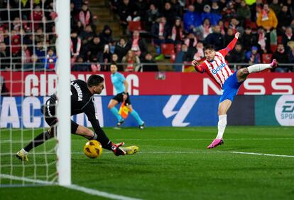 Portu marca el gol del 1-0 del Girona a Osasuna este sábado en Montilivi.
