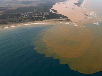 El alud desembocó hasta Río Doce.