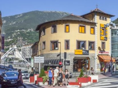 Panor&aacute;mica de una de las plazas principales de Andorra La Vella, capital del Principado.