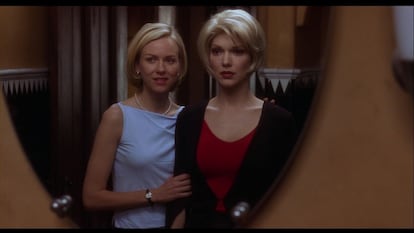 Naomi Watts y Laura Harring, en su momento de rubias en 'Mulholland Drive'.