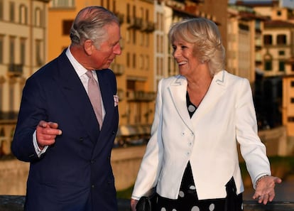 El pr&iacute;ncipe Carlos de Inglaterra y Camilla Parker Bowles el pasado mes de marzo en Florencia. 