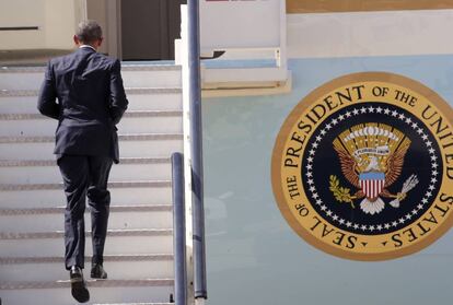 El presidente de EEUU, Barack Obama, sube al Air Force One en la base a&eacute;rea de Torrej&oacute;n de Ardoz (Madrid), para partir hacia la base naval de Rota