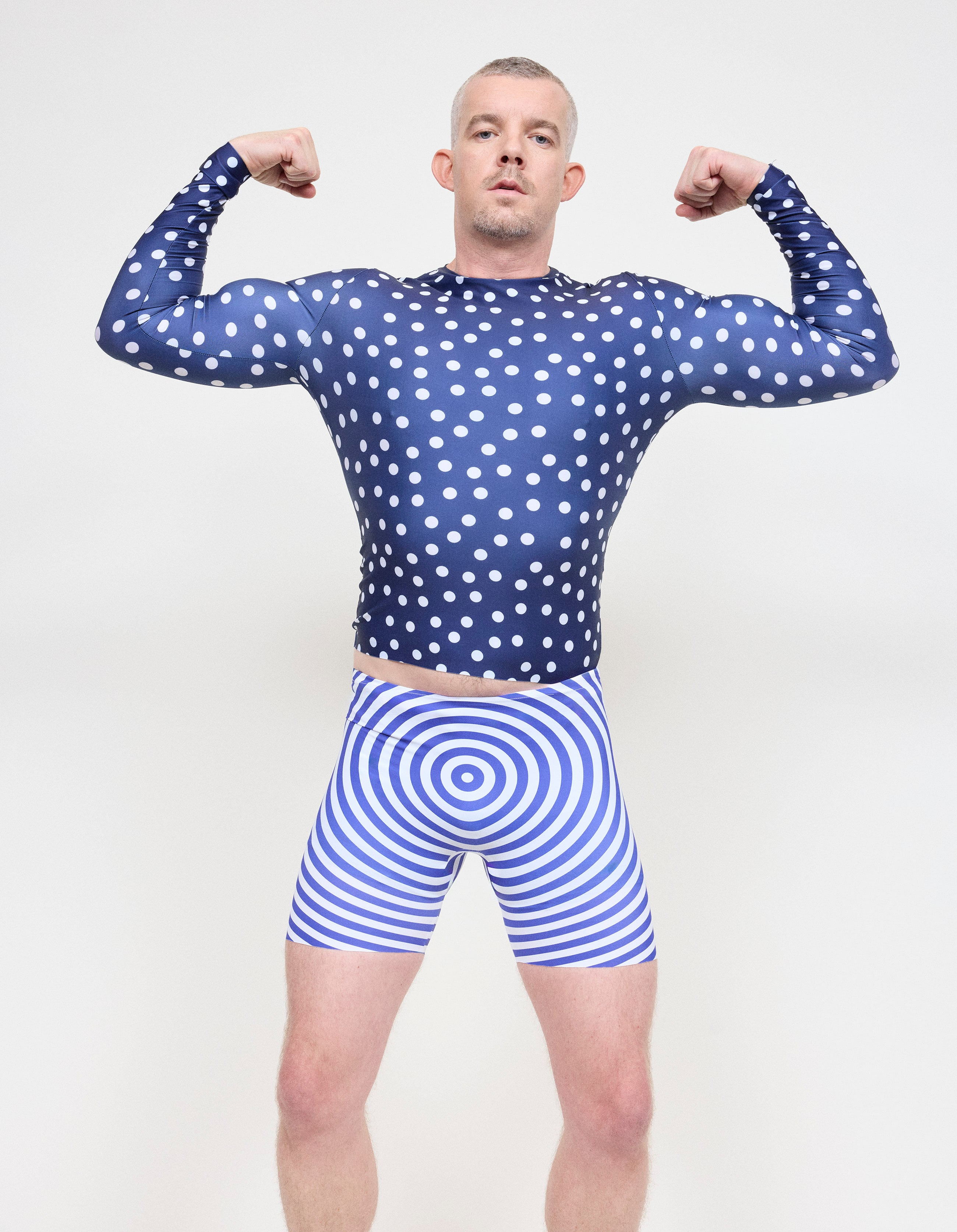 Russell Tovey posa en exclusiva para ICON vestido de Jean Paul Gaultier por Duran Lantink.