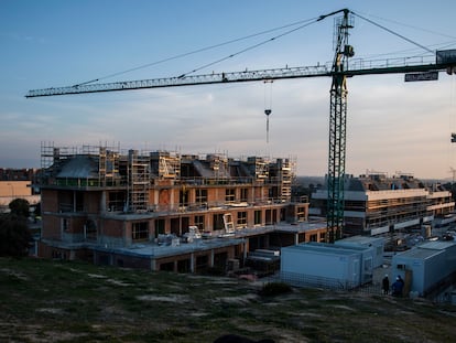 Construcción de viviendas en Boadilla del Monte (Madrid), en 2020.
