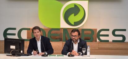 El presidente de Ecoembes, Ignacio Gonz&aacute;lez, junto al consejero delegado, &Oacute;scar Mart&iacute;n.  