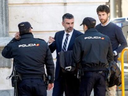 El exconsejero de Empresa declara que intentó mediar  por orden de Puigdemont  y que dimitió al ser incapaz de frenar la declaración de independencia