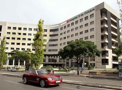 Edificio central del Hospital 9 d'Octubre de Valencia.
