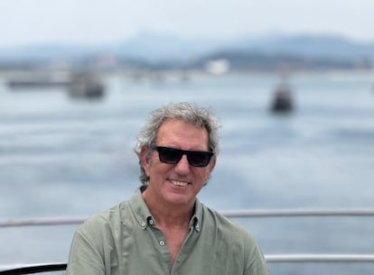 Álvaro Planchuelo en barco por la bahía de Halong, Vietnam.