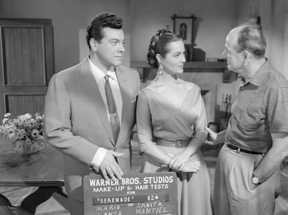 Mario Lanza, Sara Montiel y Anthony Mann, en los estudios de Warner Bros.