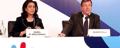 Nawal El Moutawakel, junto a Gilbert Felli, durante la rueda de prensa.