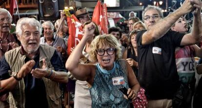 Partidarios de Syriza celebran los resultados en Atenas.