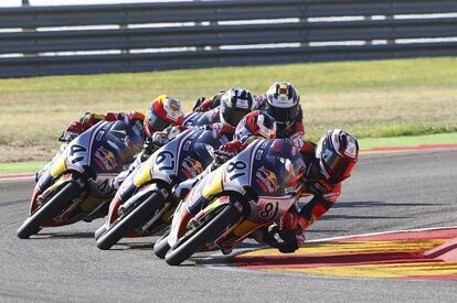 Pilotos de la Red Bull Rookies en el circuito de Arag&oacute;n.