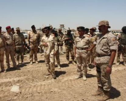 El coronel Salom con el general Mohgdad, jefe de la Brigada 92 y el general Sabbah (en el centro de la imagen), Jefe de la 16 División iraquí.