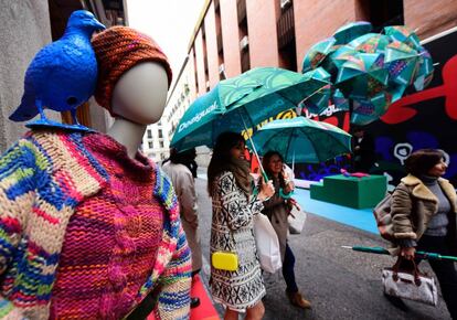 El montaje de Desigual en la calle de Santo Tomé.