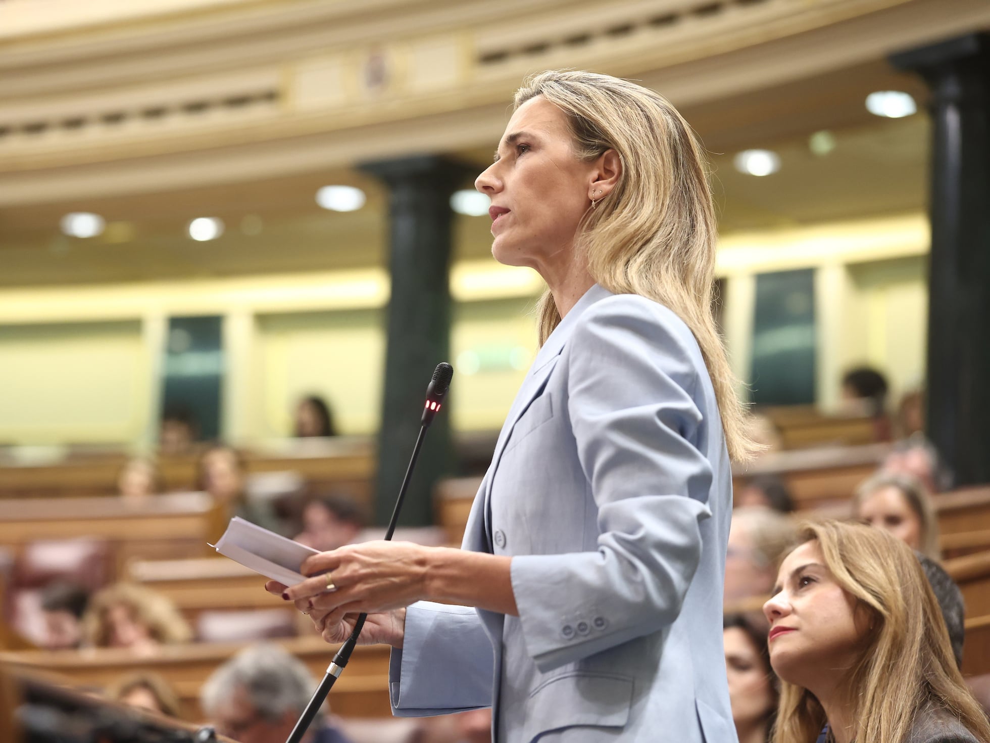 Cayetana Álvarez de Toledo sigue a Ayuso y carga contra Sheinbaum en México: “Exige perdón a España mientras en Jalisco aparecen fosas” | EL PAÍS México