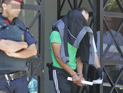 Ouarid Mounir sale detenido del hotel Arrahona.