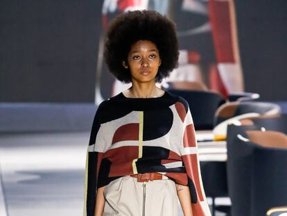 Pablo Erroz recurre al ikat mallorquín y al ‘NFC’ (el pasaporte de las prendas)