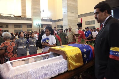féretro con los restos mortales de presidente de Venezuela Hugo Chávez.