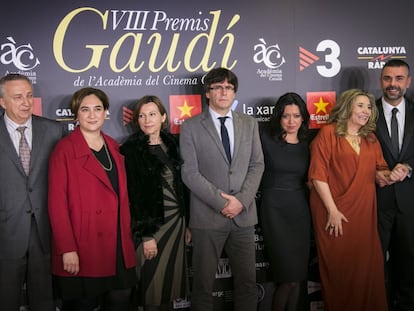 Los pol&iacute;ticos, con el presidente Puigdemont en el centro, no se escaparon del &#039;photo call&#039;