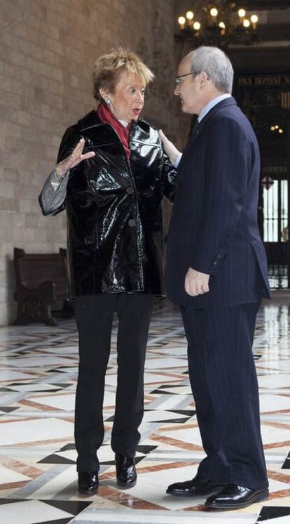 Fernández de la Vega y José Montilla, ayer en la Generalitat.