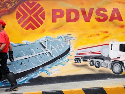 Logotipo de PDVSA en una gasolinera en Caracas, en una imagen de archivo.