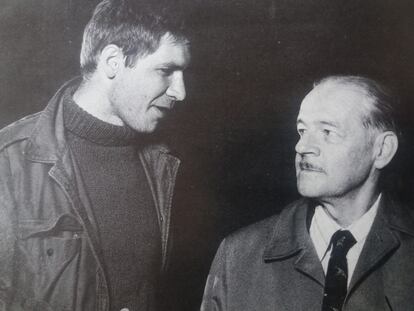 Alistair MacLean con Harrison Ford en el rodaje de la continuación de 'Los cañones de Navarone', 'Fuerza 10 de Navarone'.