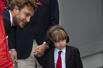 Pierre Casiraghi con su sobrino Sasha, hijo de su hermano Andrea.