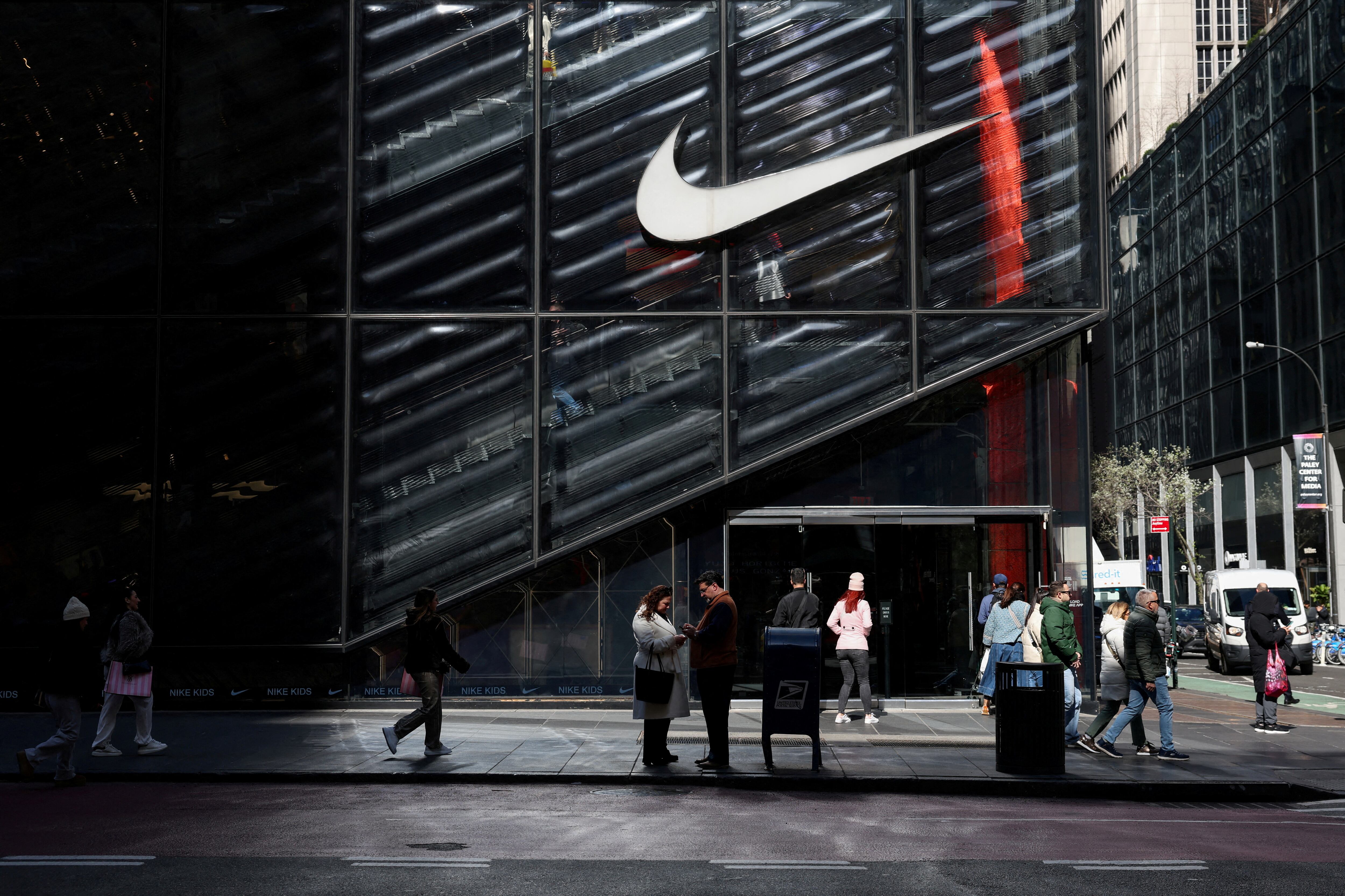 Nike ultima recortes de plantilla tras la caída de beneficios y ventas en su primer trimestre fiscal