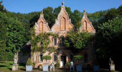 El National Trust (patrimonio nacional británico) deja de alquilar a Nicky Haslam este pabellón de caza del siglo XV, con fachada de estilo jacobeo añadida en 1620, en la zona de Hampshire, que el decortador ha ocupado los últimos 40 años y en la que ha mantenido célebres recepciones. |