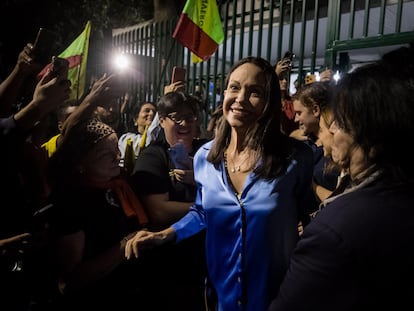 María Corina Machado celebra junto a aliados los resultados de las elecciones primarias, en Caracas.