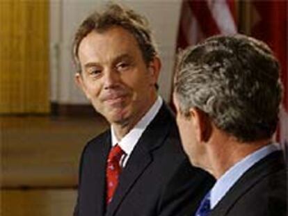 Blair y Bush, durante una rueda de prensa conjunta en la Casa Blanca.