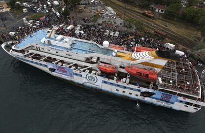 El buque <i>Mavi Marmara</i> en una imagen captada el pasado 25 de mayo en el puerto de Estambul.
