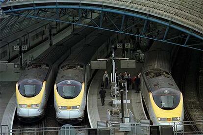 Trenes Eurostar que enlazan Londres con Paris, a través del Eurotunnel, en la estación de Waterloo.