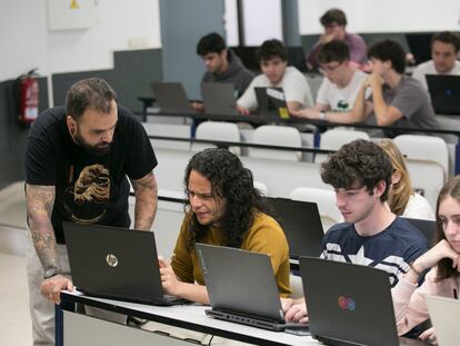 Clase en la Escuela Técnica Superior de Ingenieros Informáticos de la Universidad Politécnica de Madrid, el pasado martes.