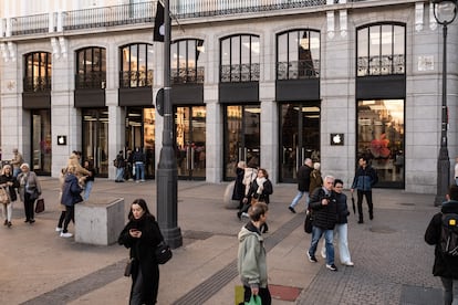 Entrada del Apple de la Puerta del Sol, esta semana.