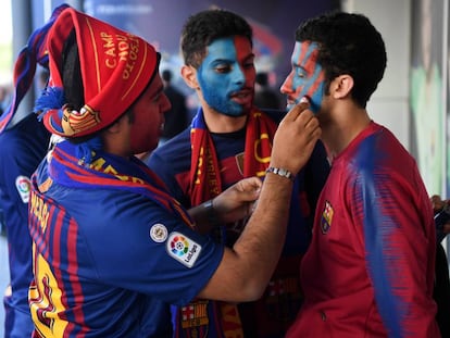 Aficionados del Barça antes de un partido.