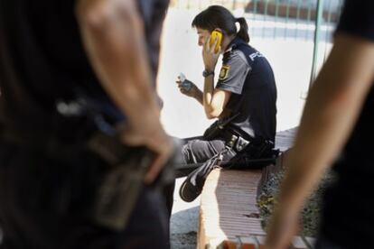 Reyerta en la calle Salvador de Madariaga junto al tanatorio y la mezquita de la M-30 en que han resultado heridos 3 policías nacionales por arma blanca.