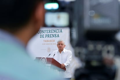 El presidente mexicano, Andrés Manuel López Obrador, en una rueda de prensa matutina en Villahermosa, Tabasco (México).