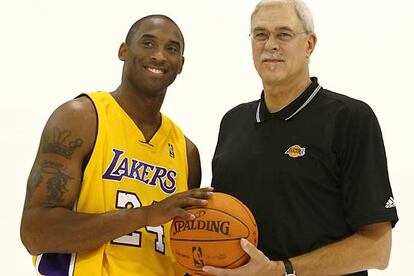 En la nueva temporada de la NBA, que arranca el próximo 1 de noviembre, no faltarán estrellas como el espectacular Kobe Bryant. Los Lakers mantienen en sus filas al mítico entrenador Phil Jackson.