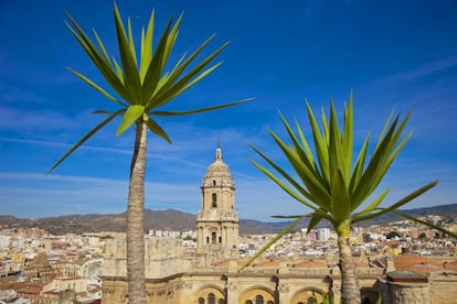 Vistas de la catedral y la ciudad de Málaga.