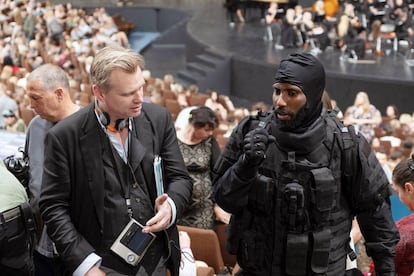 Christopher Nolan, con el actor John David Washington en el rodaje de 'Tenet'.