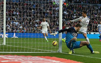 Cristiano Ronaldo falla un gol a puerta vacía.