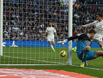 Cristiano Ronaldo falla un gol a puerta vacía.