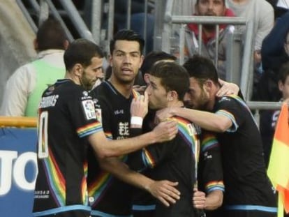 Los jugadores del Rayo celebran un gol en Granada.