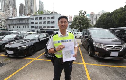 The Chief Inspector of Police of Kowloon West, a district of Hong Kong, briefs the media about the 21 Uber drivers arrested as undercover police operation ends with series of raids, in May 2017.