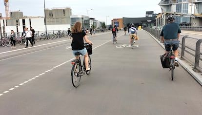 Un carril bici de casi 10 metros de ancho en Copenhague.