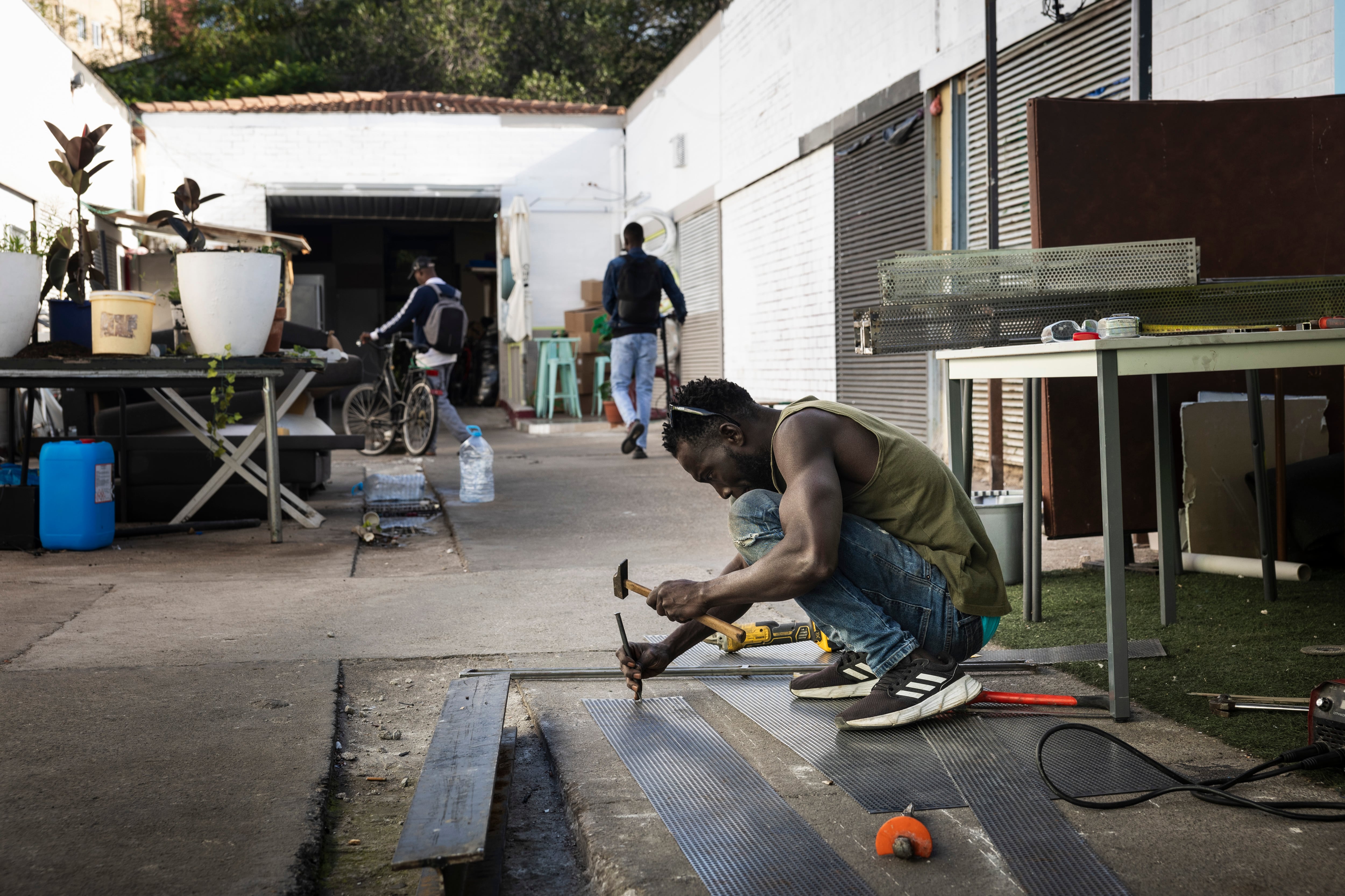 Мэрия Бадалоны выселяет мигрантов из лагеря Б9