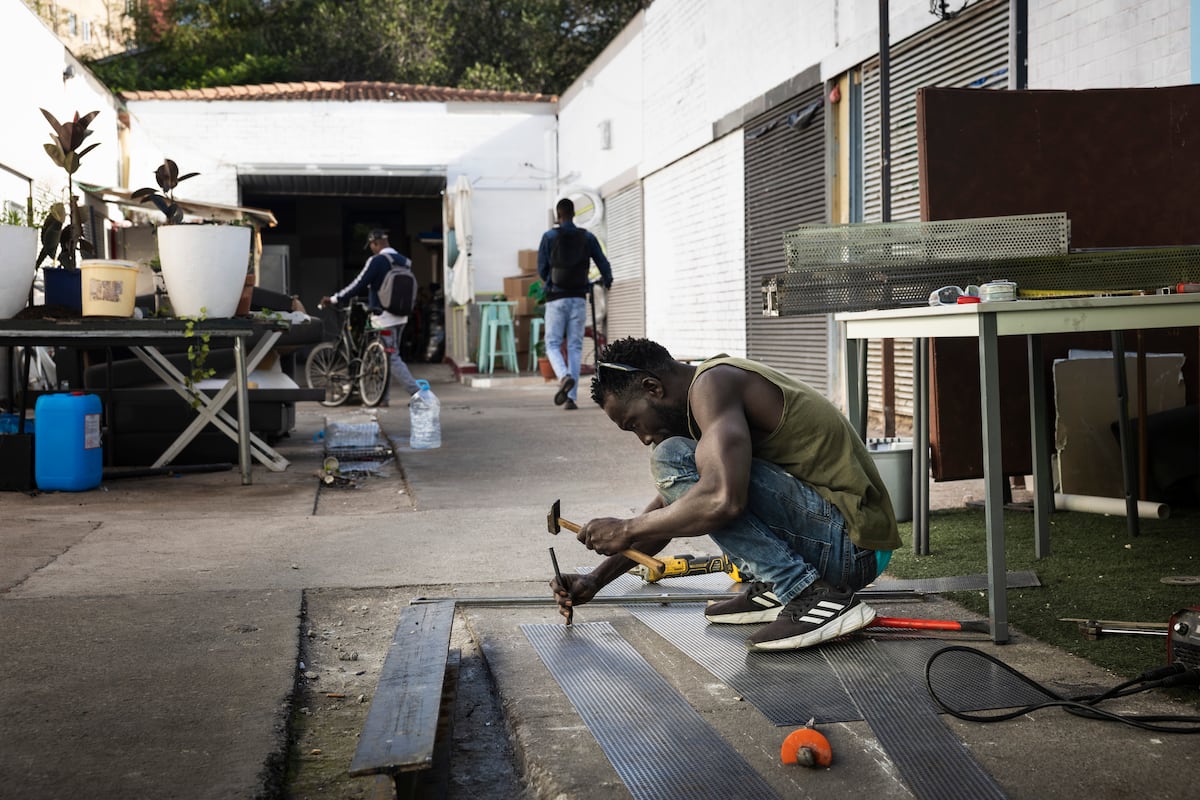 La jueza autoriza el desalojo inminente del B9, el mayor asentamiento de migrantes de Cataluña